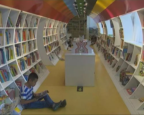 开学在即 学生书店购书忙 文具用品升温热卖