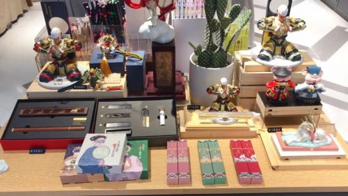 芳华纪元沉香产品正式入驻唐宁书店