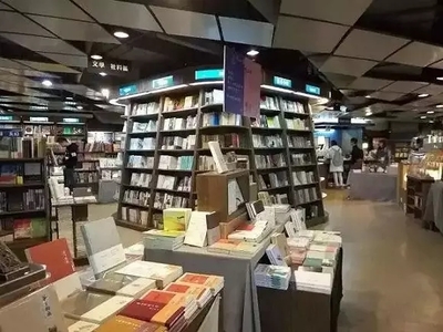 比排队买「喜茶」更值得的,是去广州的这4间书店