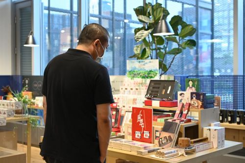 芳华纪元沉香产品正式入驻唐宁书店